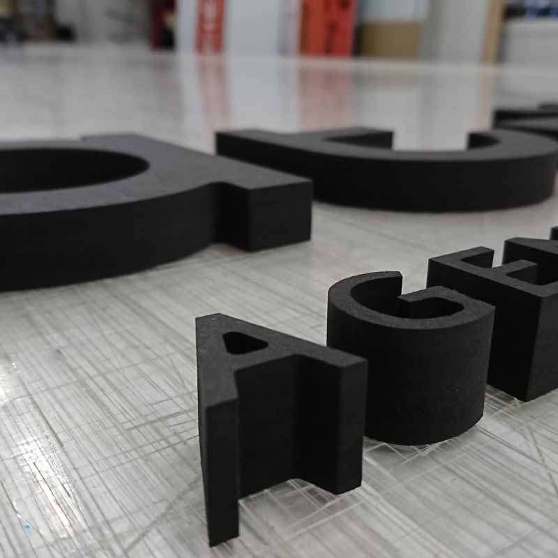 création pose fabrication enseigne enseignes nantes bouguenais