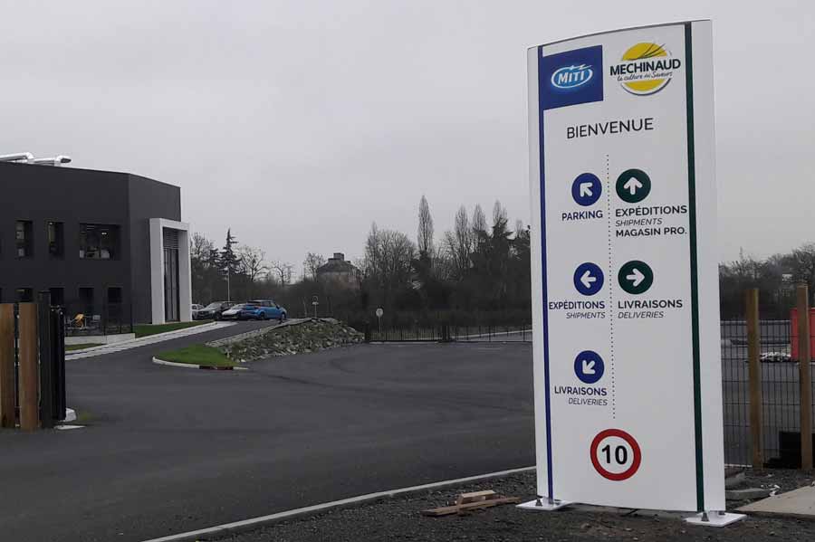 signalétique directionnelle réalisation fabrication pose nantes bouguenais immobilie